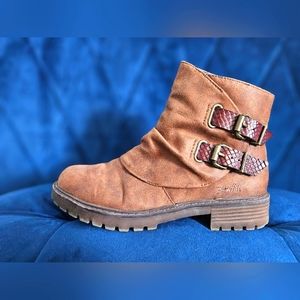 Blowfish womens ankle boot size 8